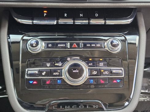 Used 2021 Lincoln Corsair Reserve w/ Equipment Group 201A FWD image 23