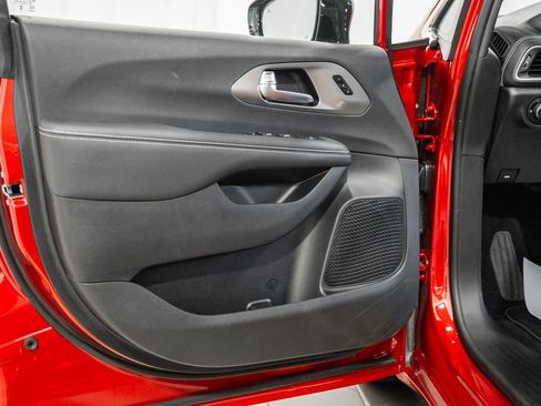 New 2026 Chrysler Pacifica Select image 29