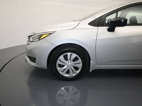 Used 2025 Nissan Versa S FWD image 9