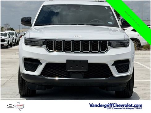 Used 2025 Jeep Grand Cherokee Laredo X RWD image 7