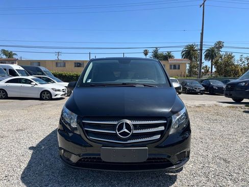 Used 2019 Mercedes-Benz Metris Passenger image 2
