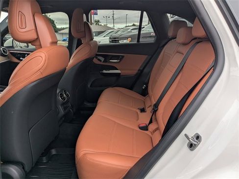 Used 2024 Mercedes-Benz GLC 300 4MATIC image 16