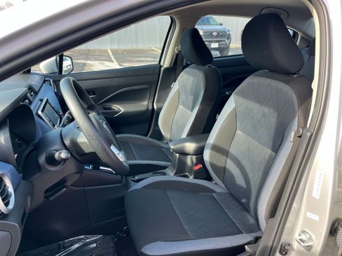 Used 2025 Nissan Versa SV image 35