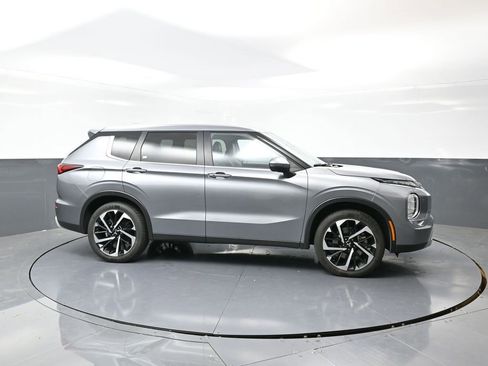 Used 2024 Mitsubishi Outlander SE image 4