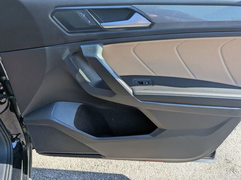 Used 2023 Volkswagen Tiguan SE image 33