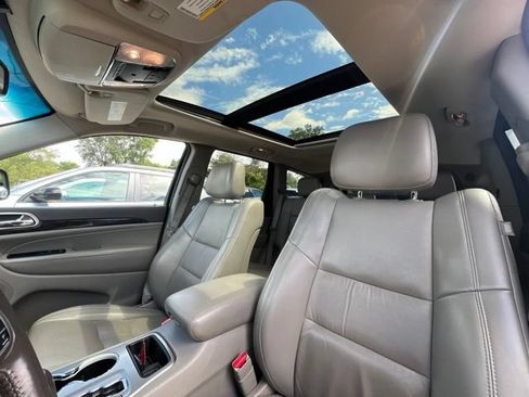 Used 2011 Jeep Grand Cherokee Laredo AWD/4WD image 21