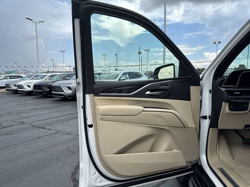 Certified 2021 Cadillac Escalade Premium Luxury AWD/4WD image 10