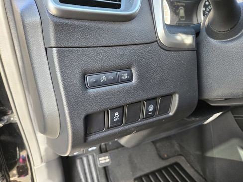 Used 2024 Nissan Murano SV AWD/4WD image 16