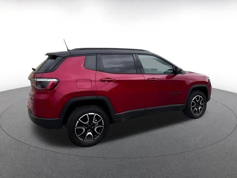 Used 2025 Jeep Compass Trailhawk AWD/4WD image 15