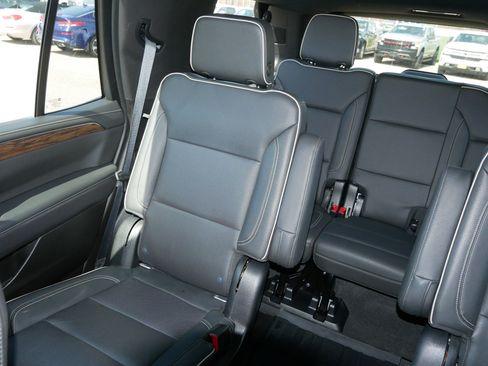 Used 2021 Chevrolet Tahoe Premier AWD/4WD image 12