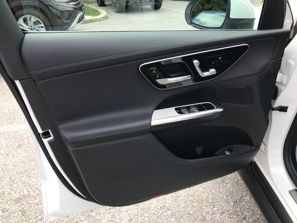 Used 2024 Mercedes-Benz GLC 300 4MATIC image 12