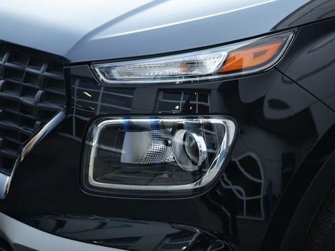 Used 2023 Hyundai Venue SE image 11