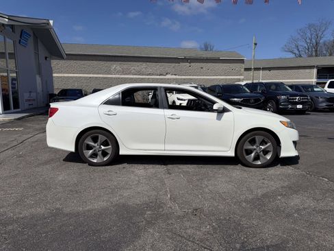 Used 2012 Toyota Camry SE image 9