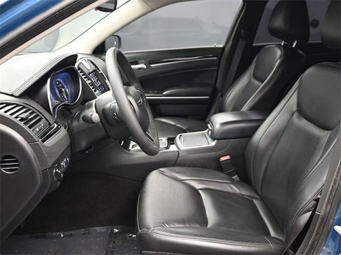 Used 2023 Chrysler 300 Touring L image 11