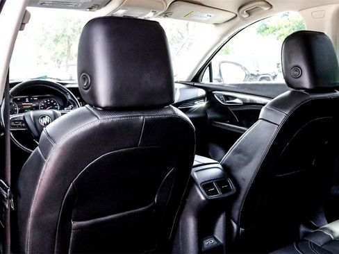 Used 2023 Buick Envision Essence image 28