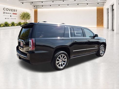 Used 2019 GMC Yukon XL Denali AWD/4WD image 11