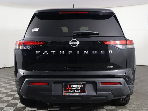 Used 2024 Nissan Pathfinder S image 10