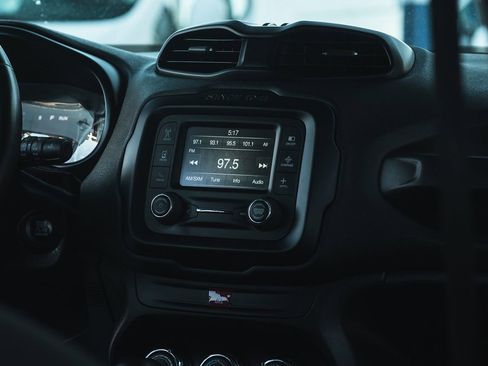 Used 2016 Jeep Renegade Latitude image 18