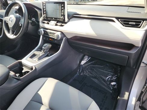 Used 2019 Toyota RAV4 Limited image 17