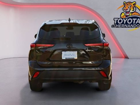 Used 2023 Toyota Highlander LE image 5