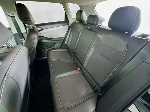 Used 2024 Volkswagen Taos SE image 25