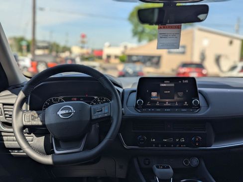 New 2026 Nissan Rogue SV AWD/4WD image 18