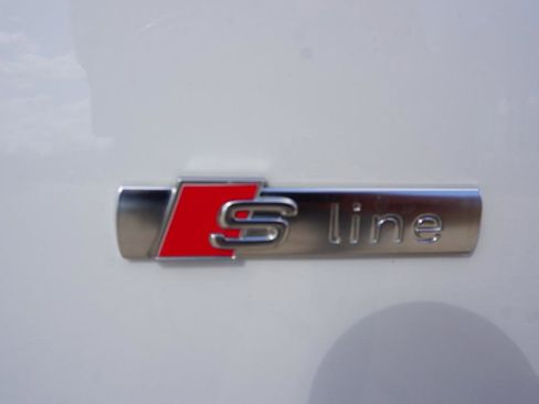 Used 2018 Audi Q3 2.0T Premium w/ Convenience Package image 38