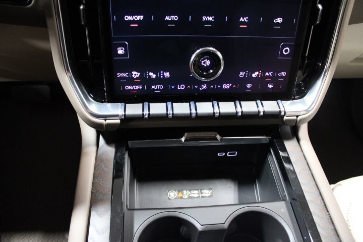 New 2026 GMC Yukon XL Denali w/ Denali Reserve Package AWD/4WD image 36