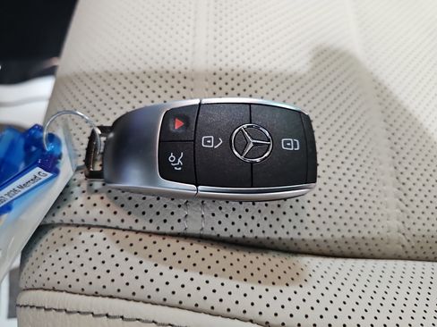 New 2026 Mercedes-Benz GLS 450 4MATIC image 38