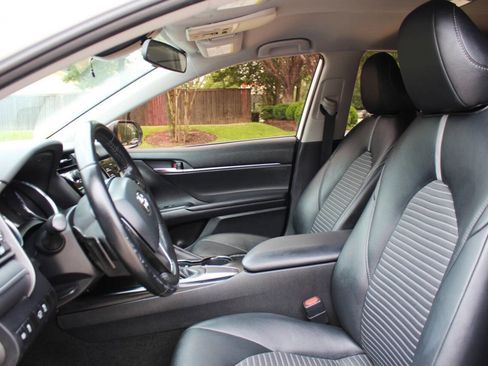 Used 2019 Toyota Camry SE FWD image 10