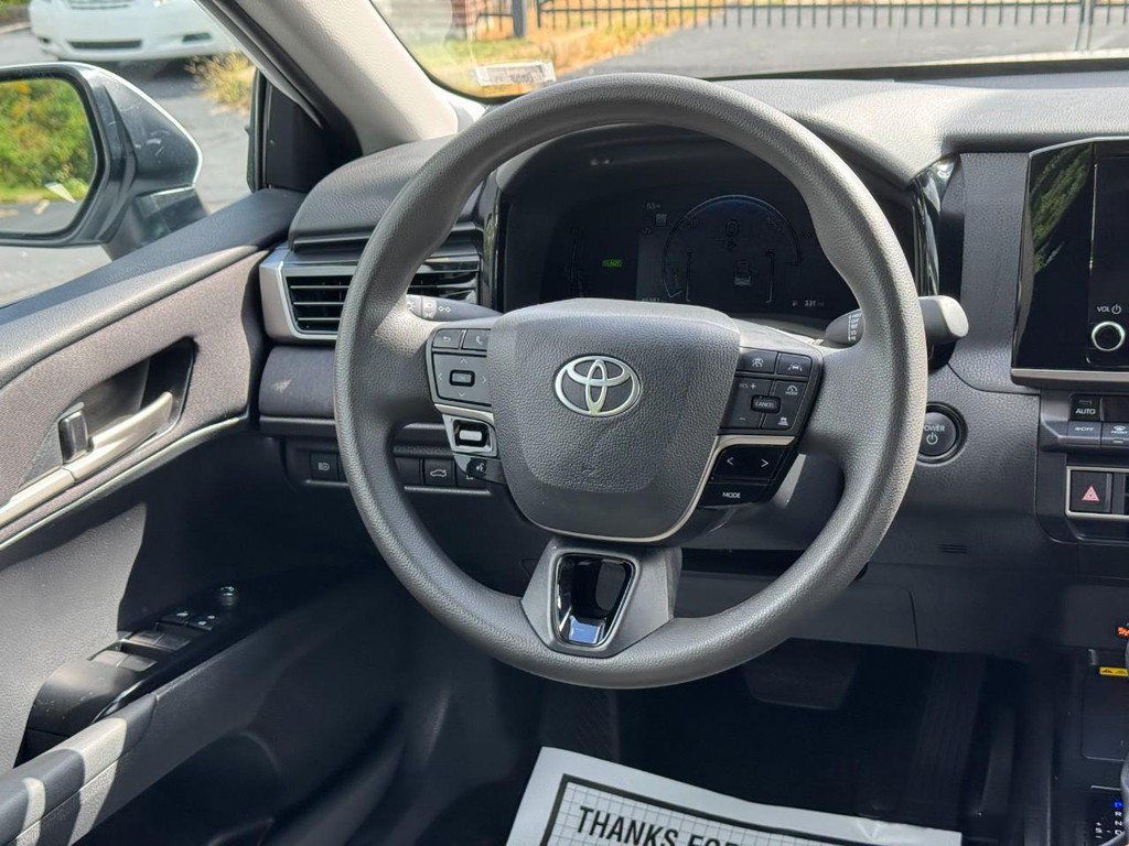 Used 2025 Toyota Camry LE FWD image 18
