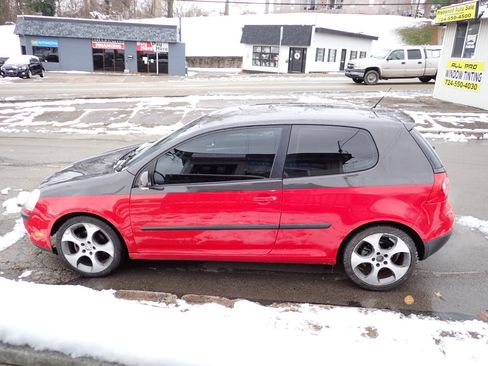 Used 2008 Volkswagen Rabbit S image 4