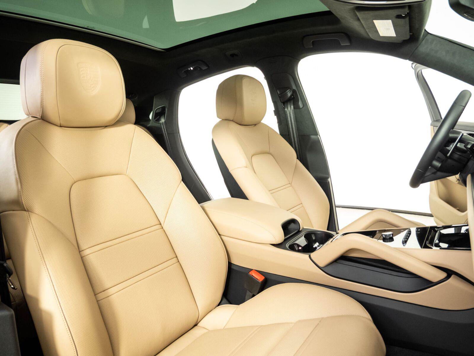 Certified 2026 Porsche Cayenne GTS AWD/4WD image 24