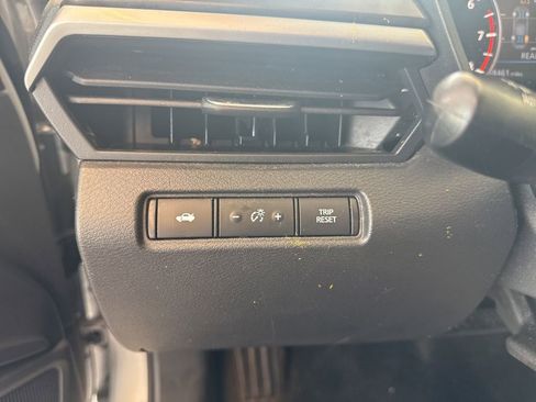 Used 2023 Nissan Altima 2.5 SV FWD image 12