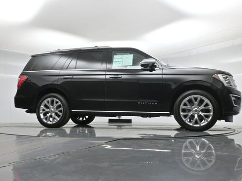 Used 2019 Ford Expedition Platinum RWD image 3