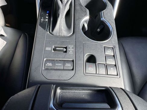 Used 2023 Toyota Highlander XLE image 27