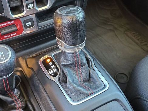 Used 2018 Jeep Wrangler Unlimited Rubicon image 36