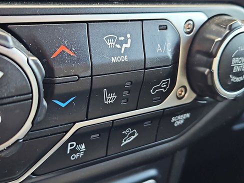 Used 2019 Jeep Wrangler Unlimited Sahara w/ Quick Order Package 24M Moab image 18