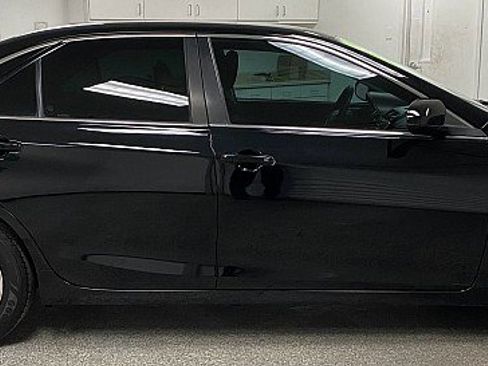 Used 2017 Toyota Camry LE image 4