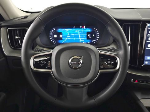 Certified 2025 Volvo XC60 B5 Plus AWD/4WD image 20
