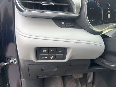 Used 2023 Toyota Highlander Platinum image 24