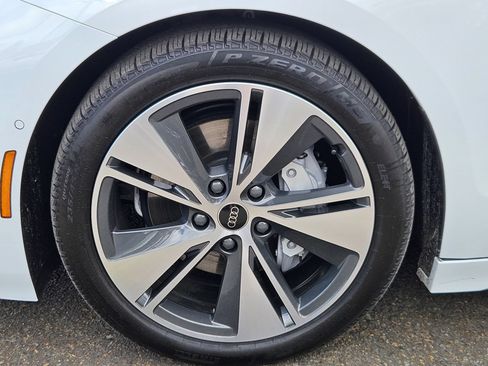 Used 2025 Audi A6 e-tron Prestige AWD/4WD image 32