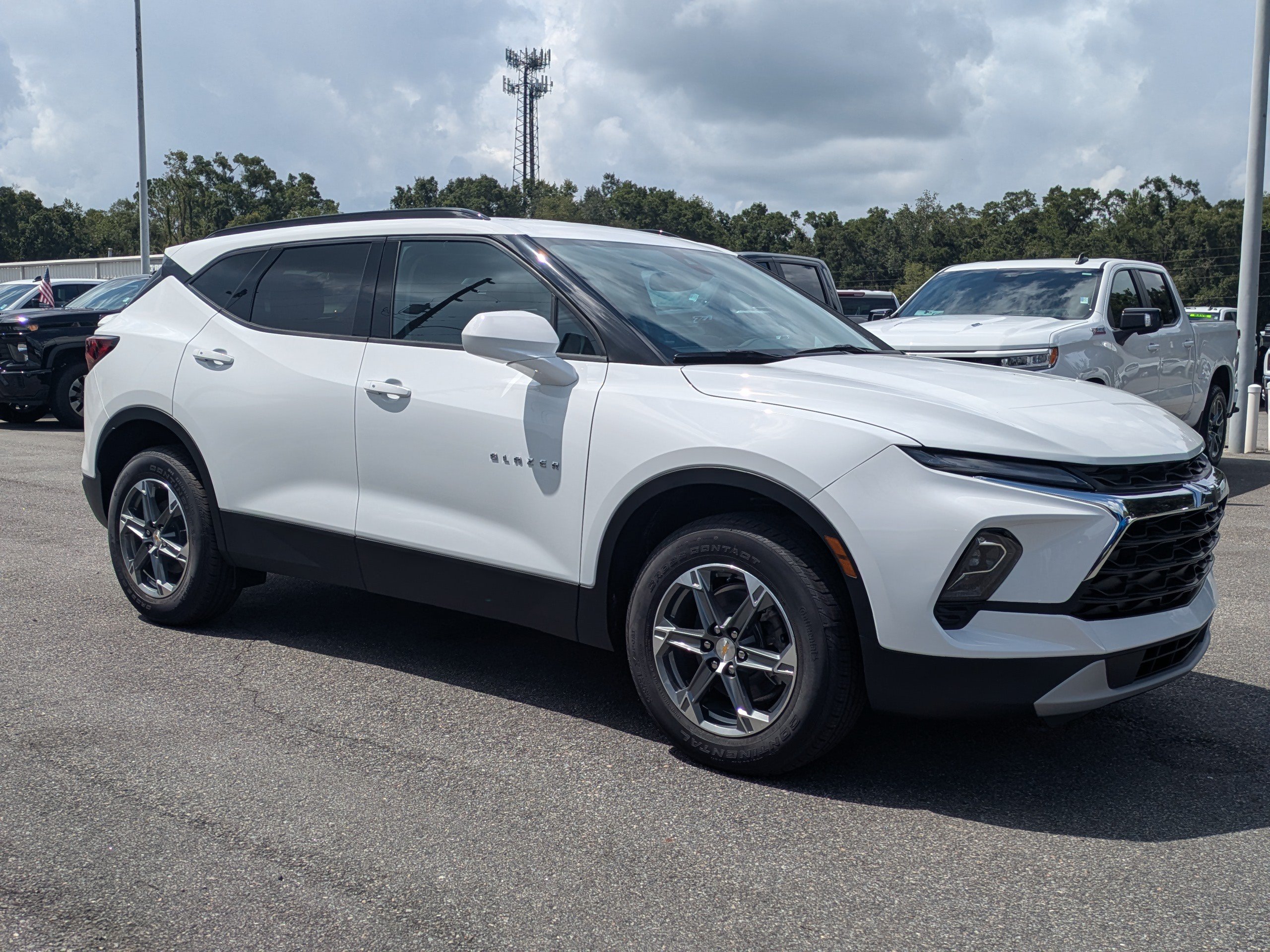 New 2026 Chevrolet Blazer LT w/ Convenience Package FWD image 2