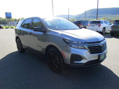 Used 2024 Chevrolet Equinox LS w/ LS Convenience Package AWD/4WD image 3