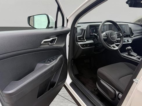 Used 2025 Kia Sportage LX AWD/4WD image 19