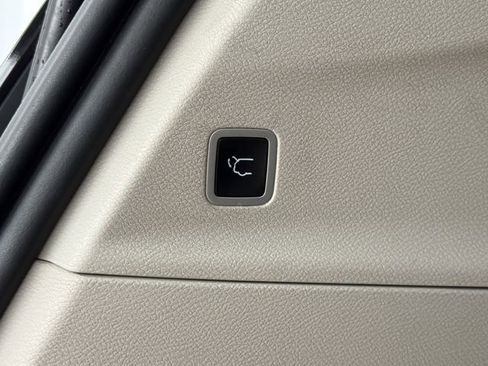 Used 2022 Chrysler Pacifica Touring-L image 32