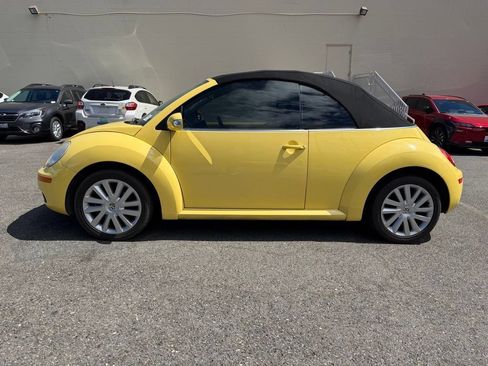 Used 2008 Volkswagen Beetle SE FWD image 4