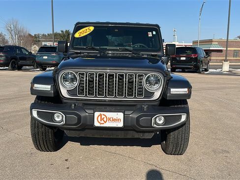 Used 2025 Jeep Wrangler Sahara image 2
