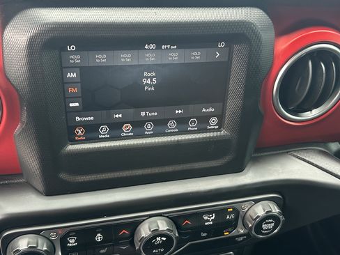 Used 2021 Jeep Gladiator Rubicon w/ Cold Weather Group image 22