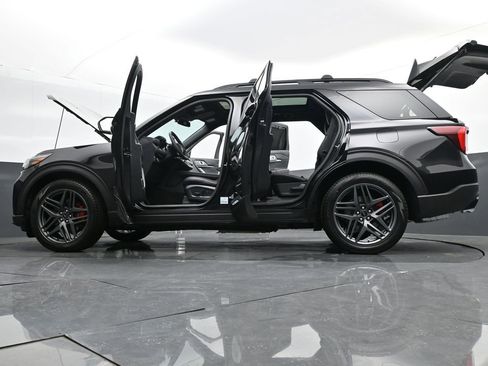New 2025 Ford Explorer ST image 36